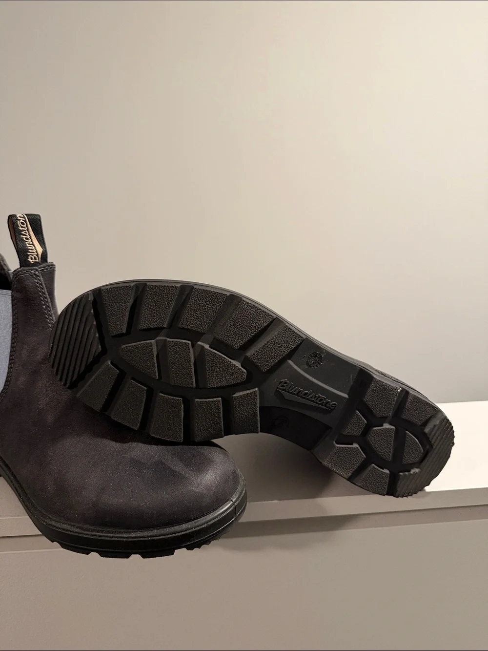 Blundstone Men’s Black Chukka Boots with Blue Elastic Panels